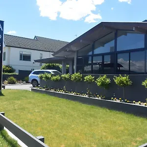 4* Motel Absolute View