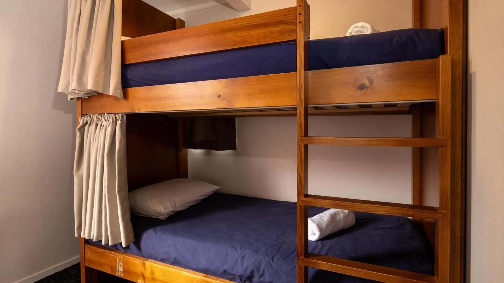 Haka House Taupo Hostel New Zealand